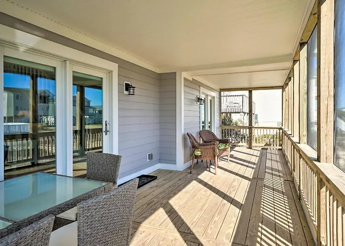 Carefree Coastal Getaway - Walk To Long Beach