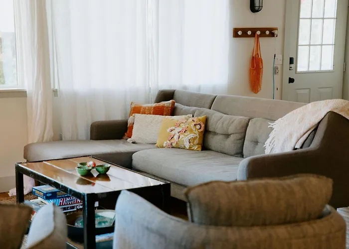 Cottage By The Sea: Pagnotto Shellback House