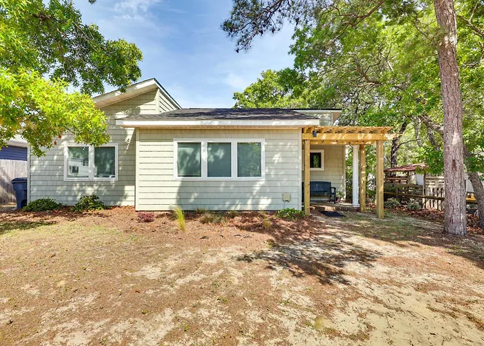 Oak Island Cottage: Minutes To Long Beach!